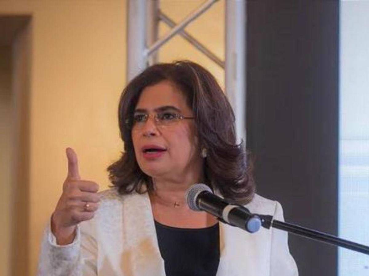 Inesperada respuesta de Rixi Moncada tras advertencia de Nasralla