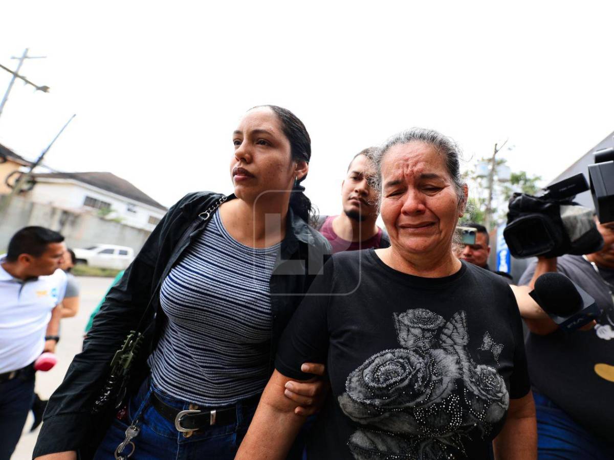 Fotos: el drama en la morgue al retirar cuerpos de víctimas de accidente en Roatán
