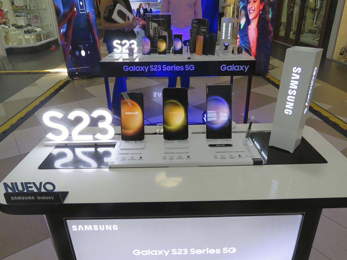 La cámara más avanzada de Galaxy S23 Ultra, un rendimiento de juego de nivel superior y un diseño más respetuoso con el medio ambiente se unen en la serie GalaxyS más innovadora de Samsung hasta la fecha.
