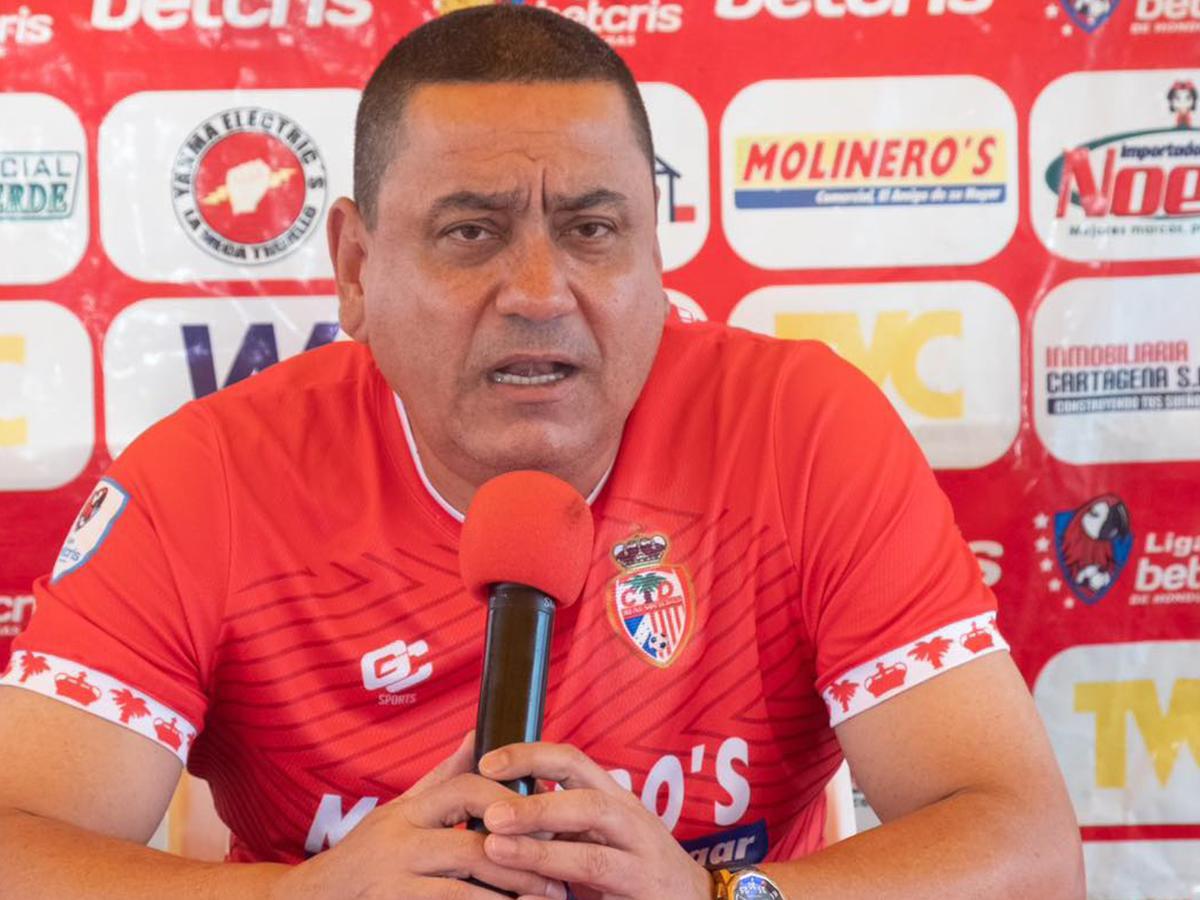 Jhon Jairo López sorprende y renuncia a su cargo como DT de Real Sociedad
