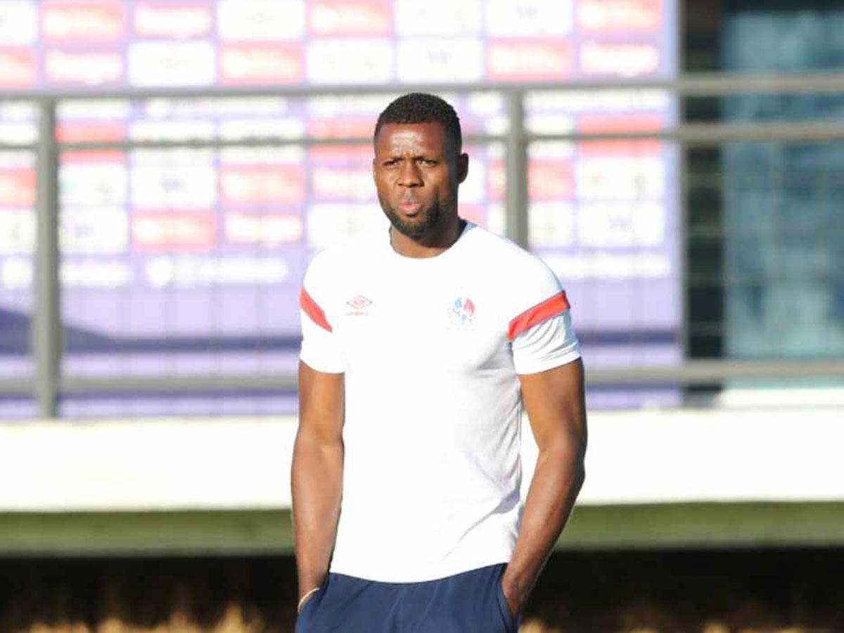 Yustin Arboleda lució concentrado en el entrenamiento de este martes.