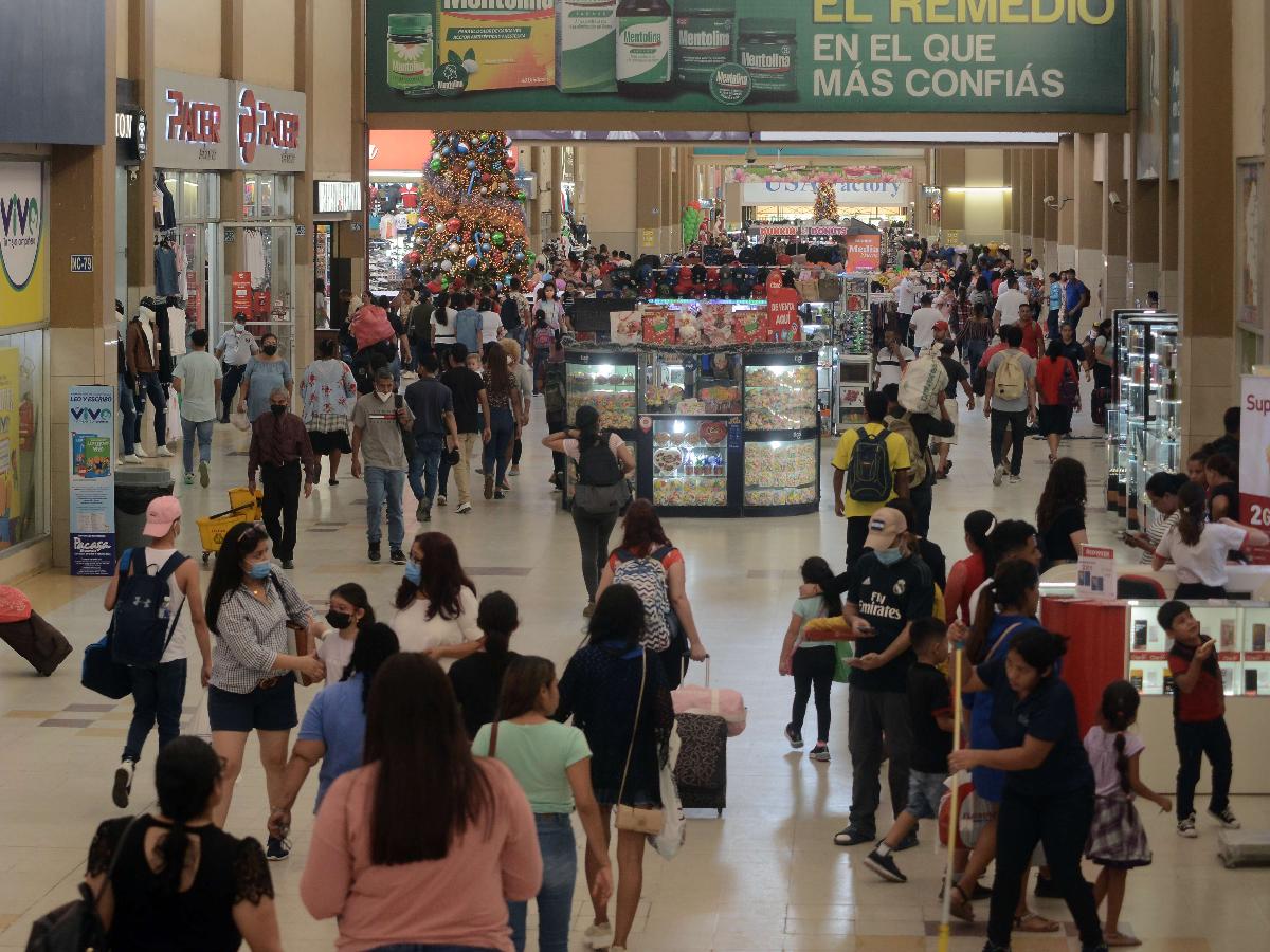 Más de 1 millón viaja por central de buses en víspera de Navidad