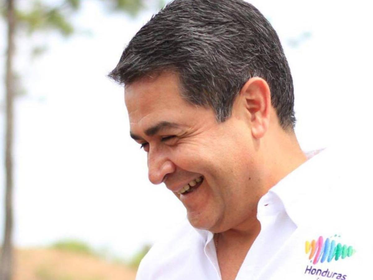 Futbolista hondureño celebra indulto a Juan Orlando Hernández