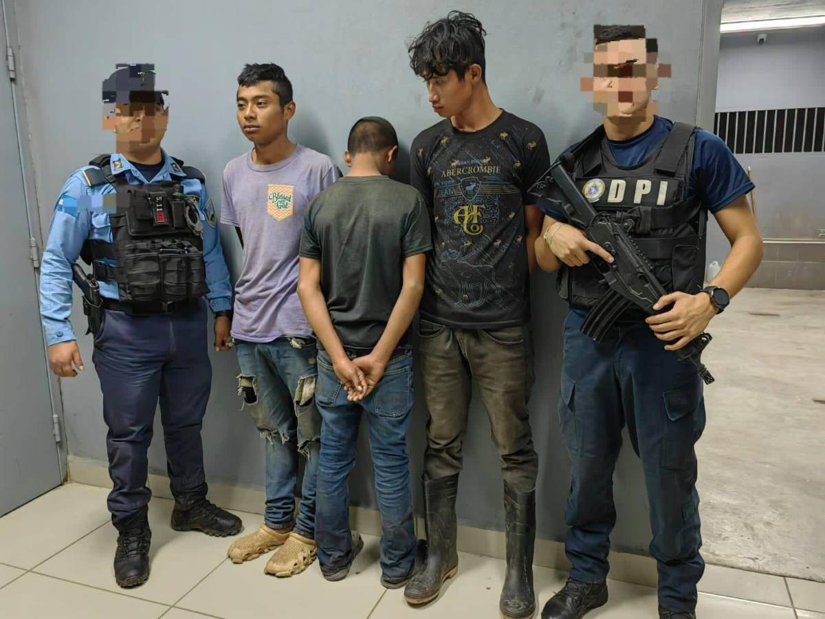 Los detenidos son presentados por la DPI.