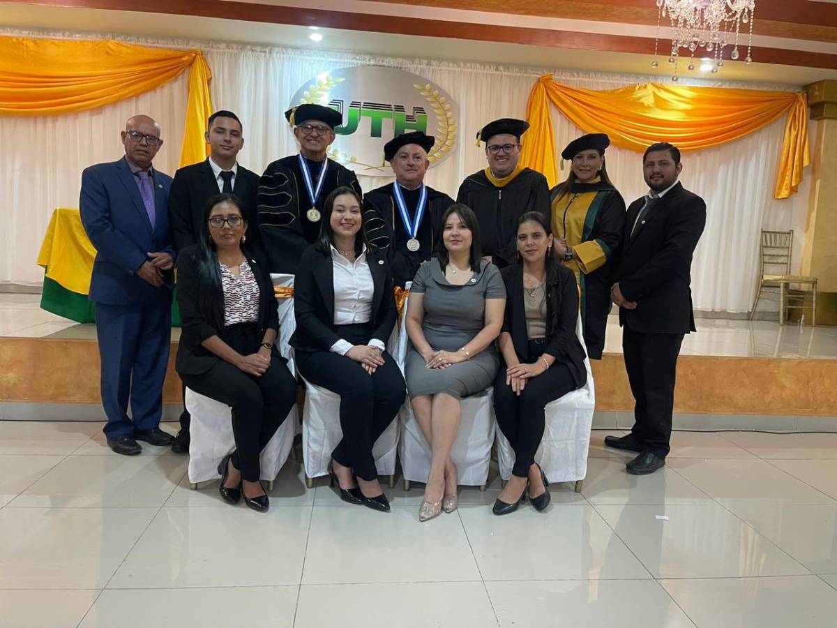 El evento contó con la presencia de Javier Mejía, Rector General de UTH; José Luis Mejía, Rector de Campus; y Sergio Banegas, Director Académico.