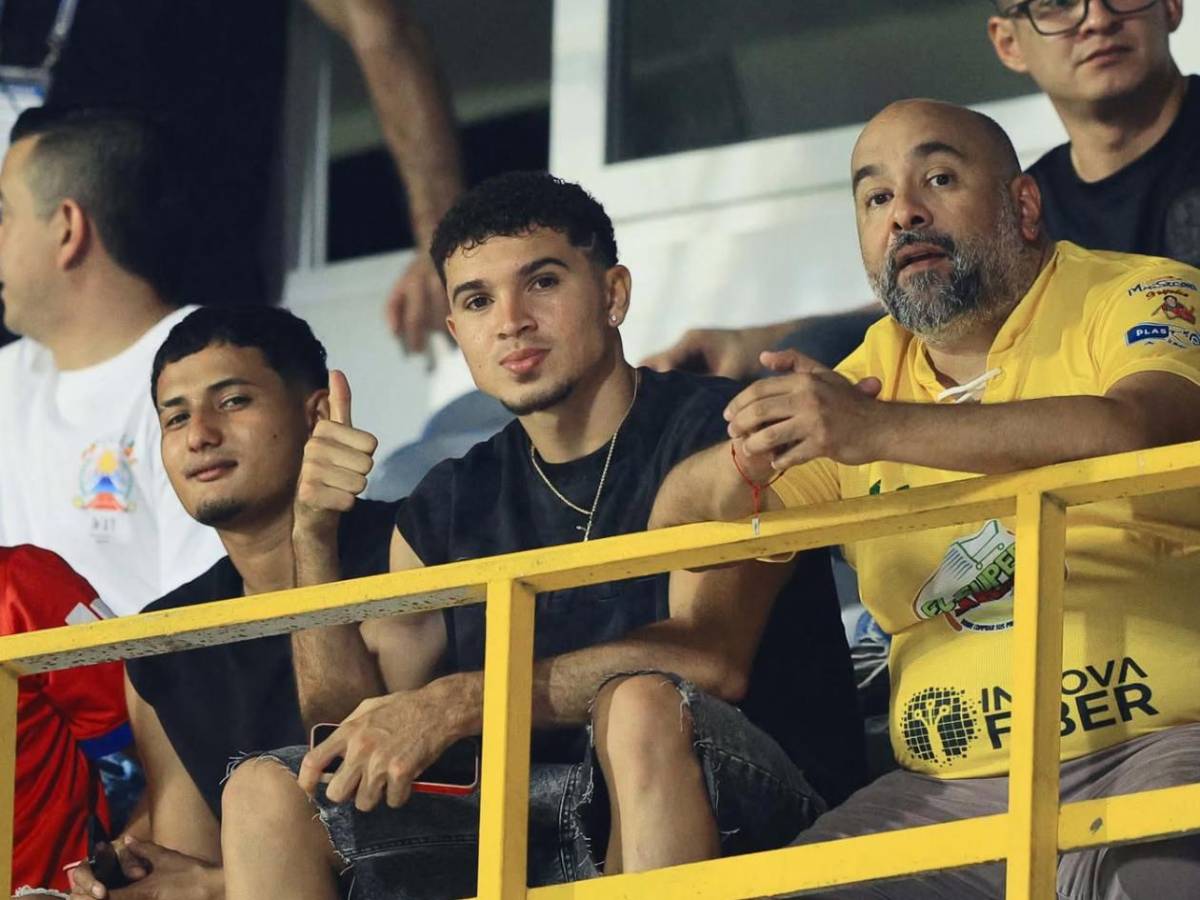 Locura del Real España, amargura y bronca en Olimpia, billetazos y polémico gesto