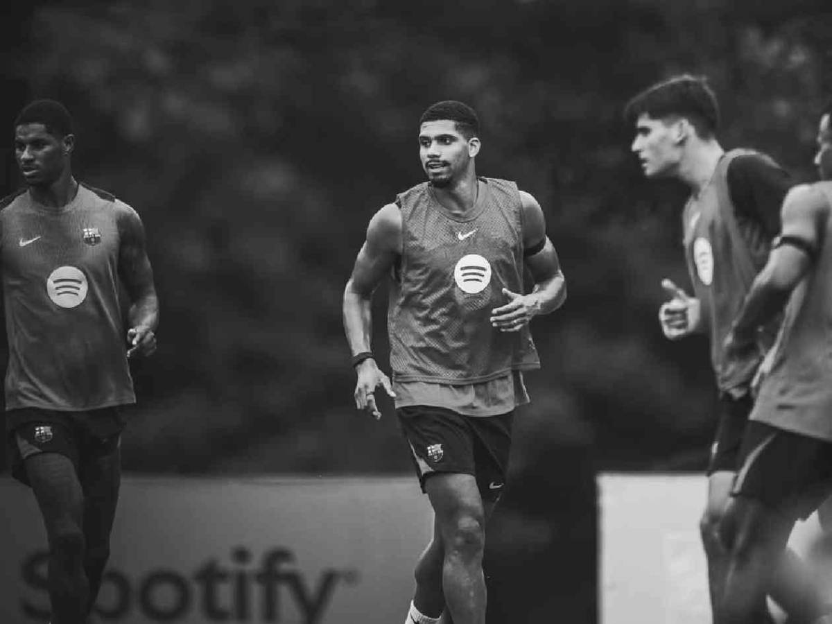 Araújo pidió un tiempo al Barcelona para no jugar: revelan increíble motivo