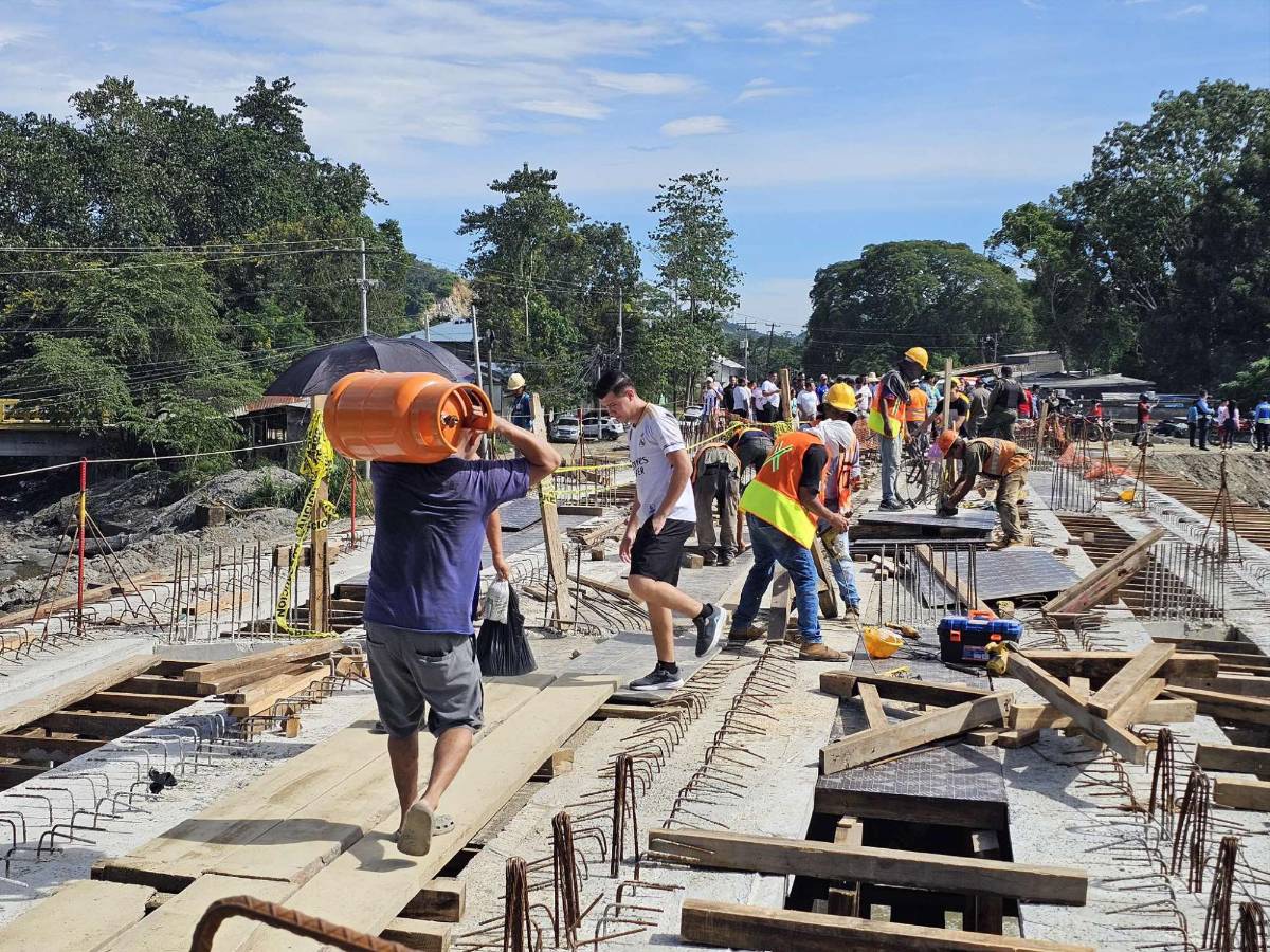 Aceleran los trabajos en el puente que conduce a Jucutuma