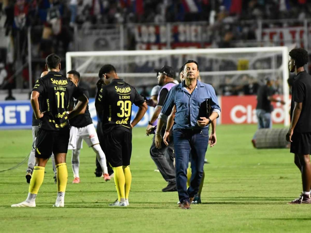 Llanto en Olimpia, feo gesto de Jeaustin Campos y chica captada infraganti en la final