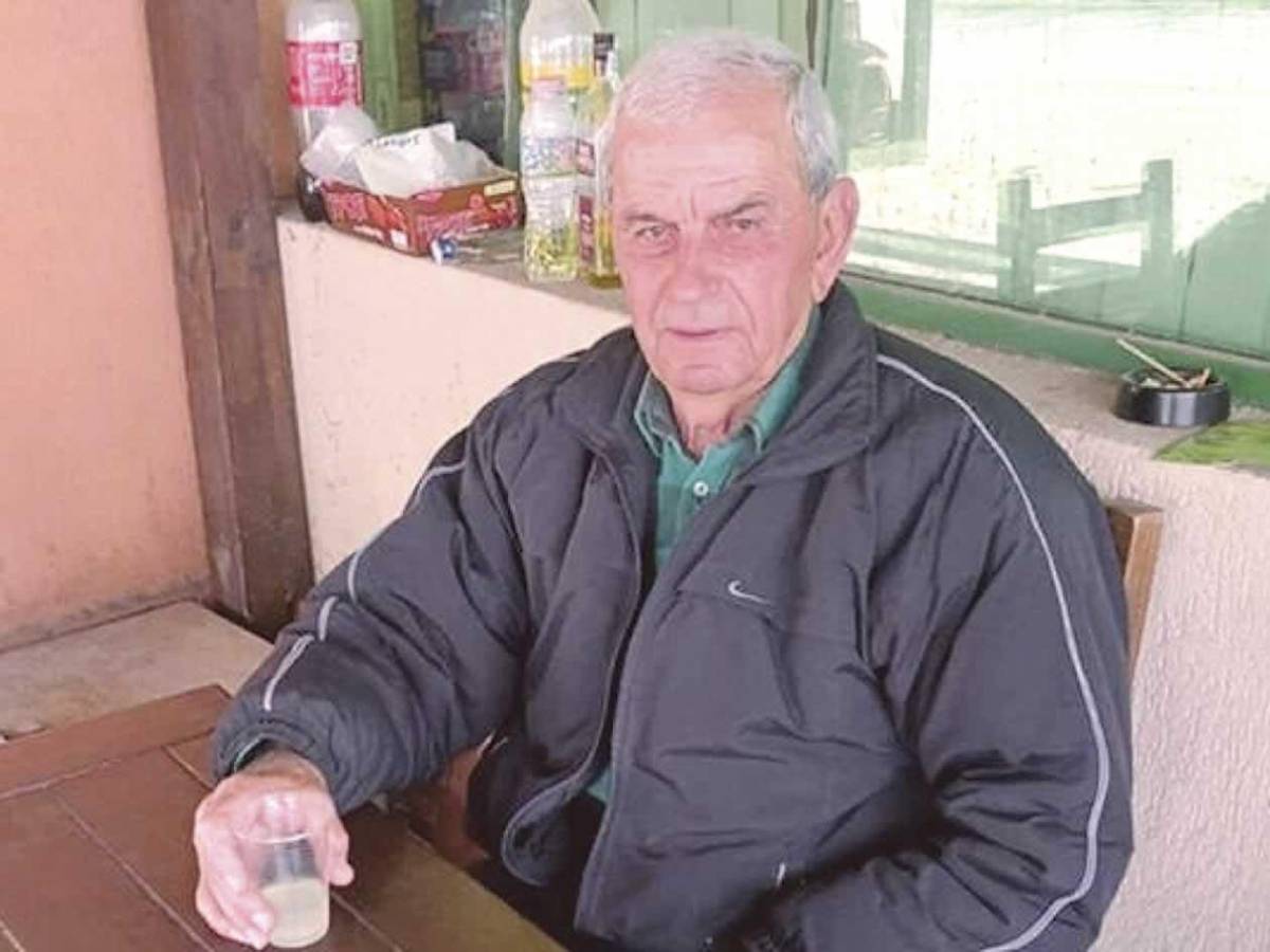 Insólito: Realizan minuto de silencio a futbolista y resulta que está vivo