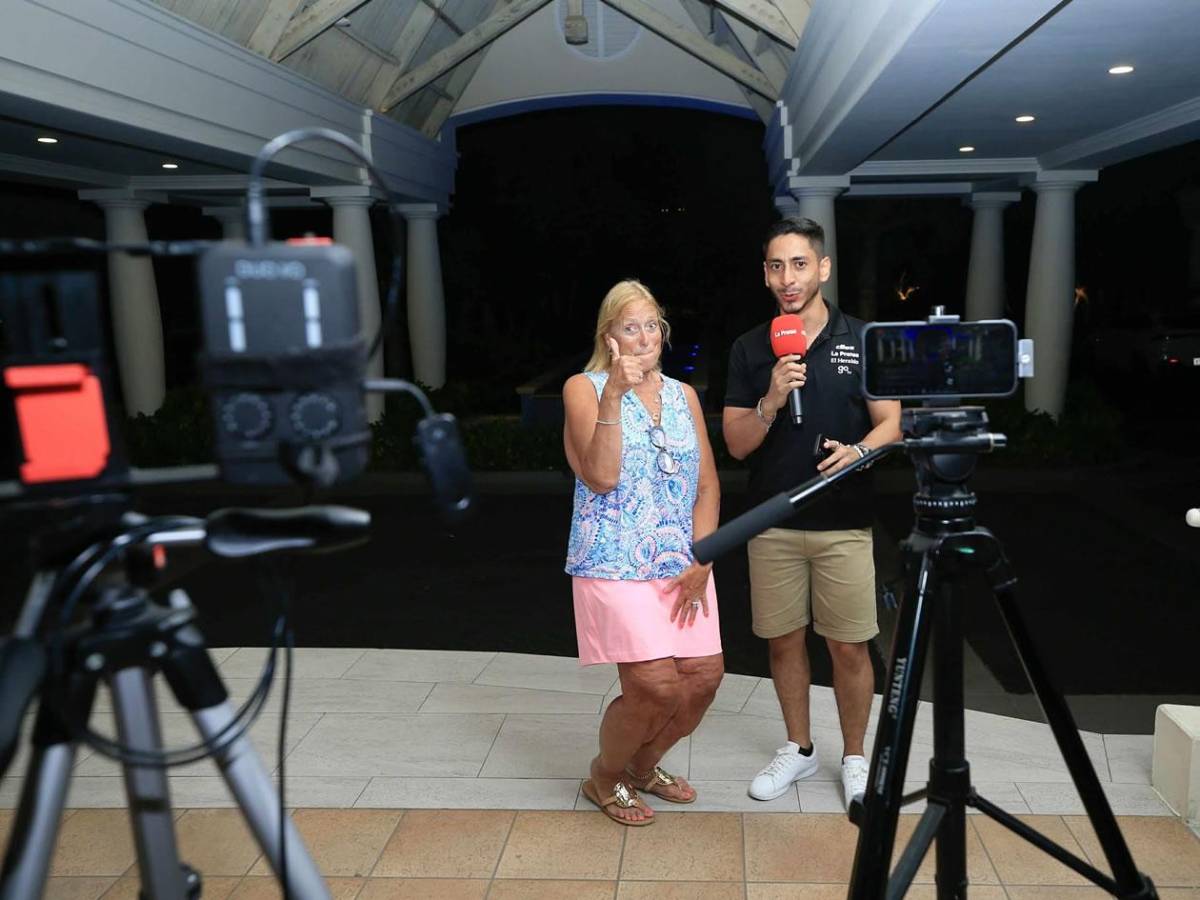 Selección de Honduras llegó a Curazao y aficionada estadounidense sorprendió a Luis Palma