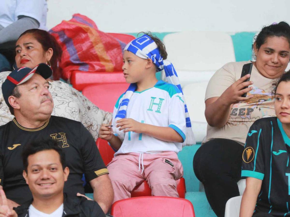 Derroche de belleza y ambientazo para el Honduras-Antigua y Barbuda