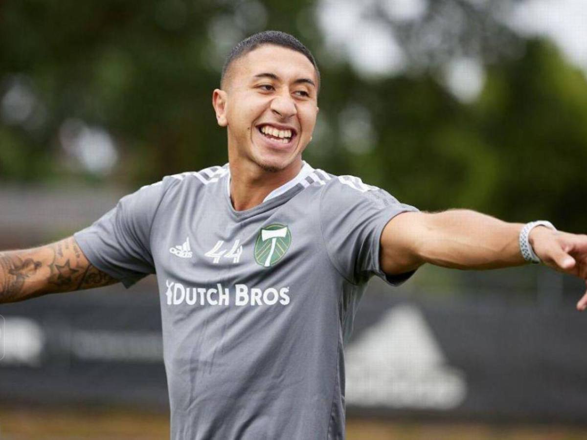 Jugador costarricense es descubierto siéndole infiel a su esposa