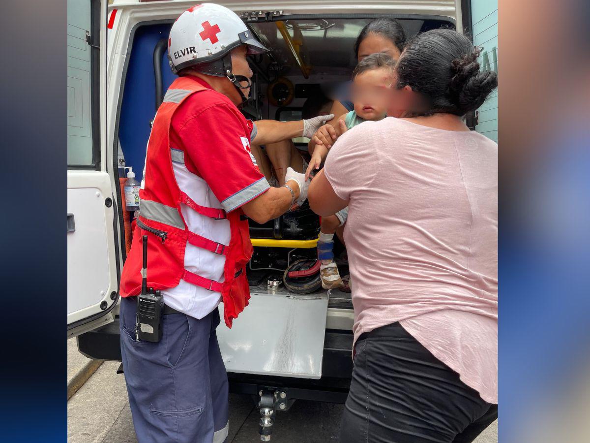 Con un bebé en brazos: Ingresan al Hospital Escuela heridos tras accidente de volqueta