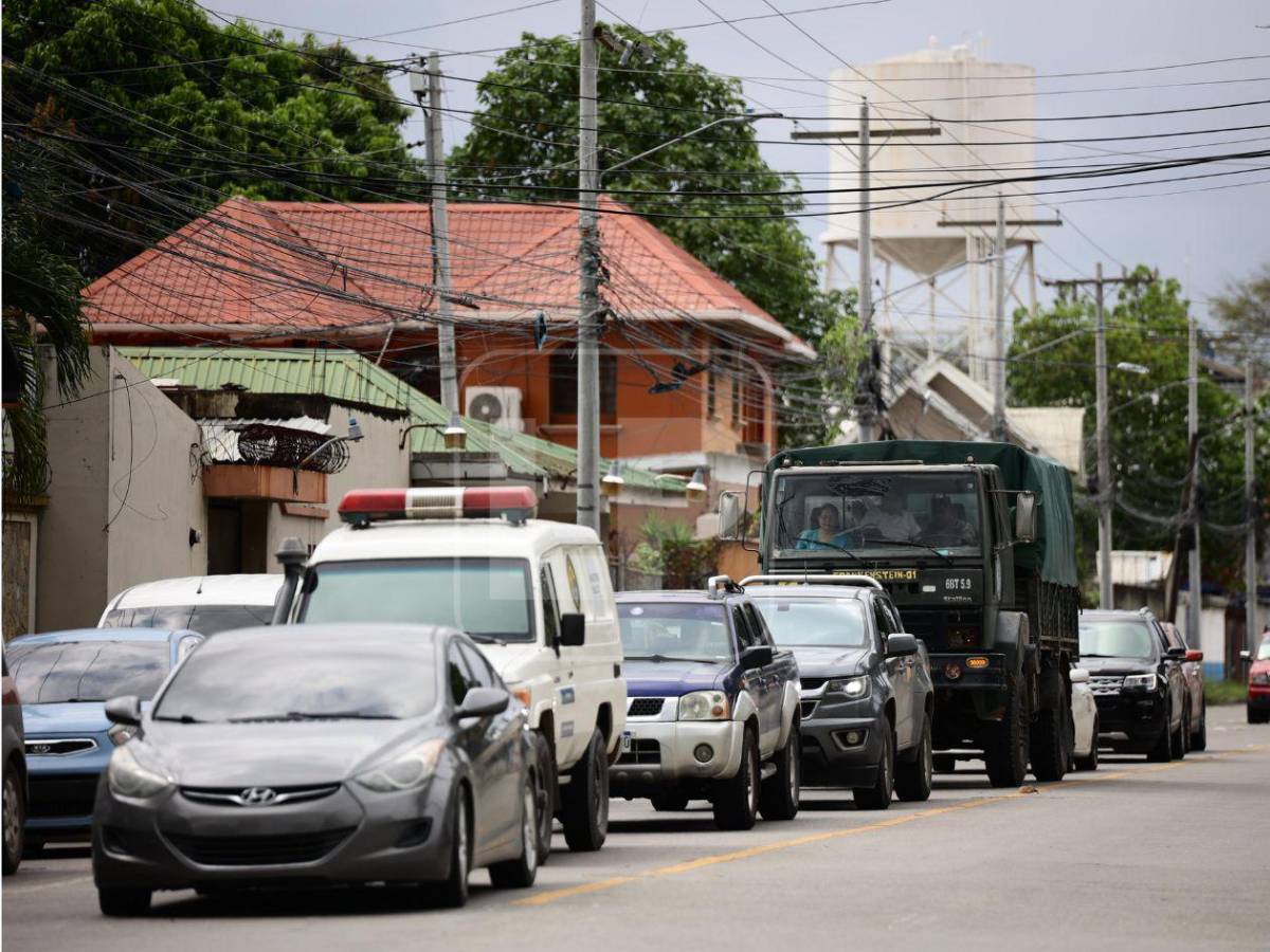 Fotos: el drama en la morgue al retirar cuerpos de víctimas de accidente en Roatán