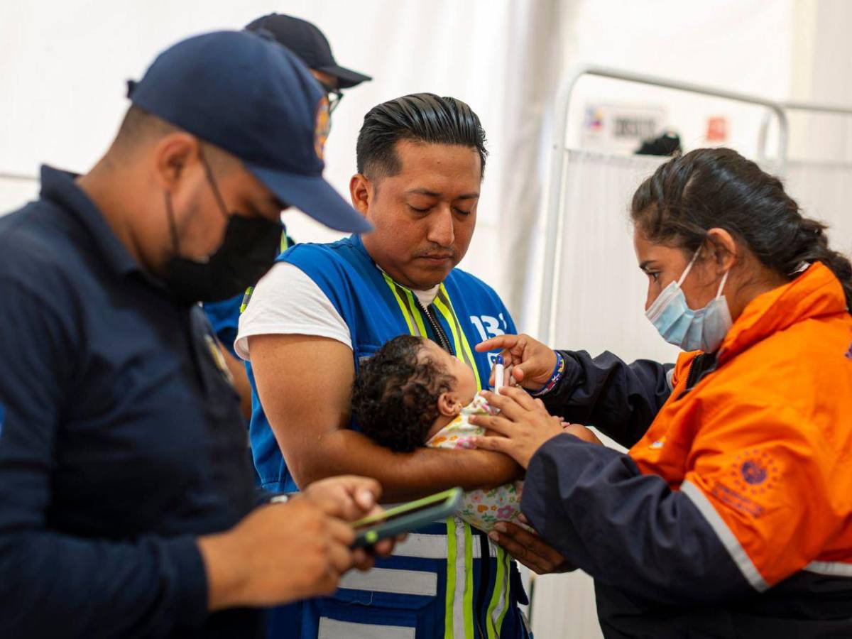 Polvo de los escombros enferma a familiares que buscaban víctimas del terremoto en Venezuela