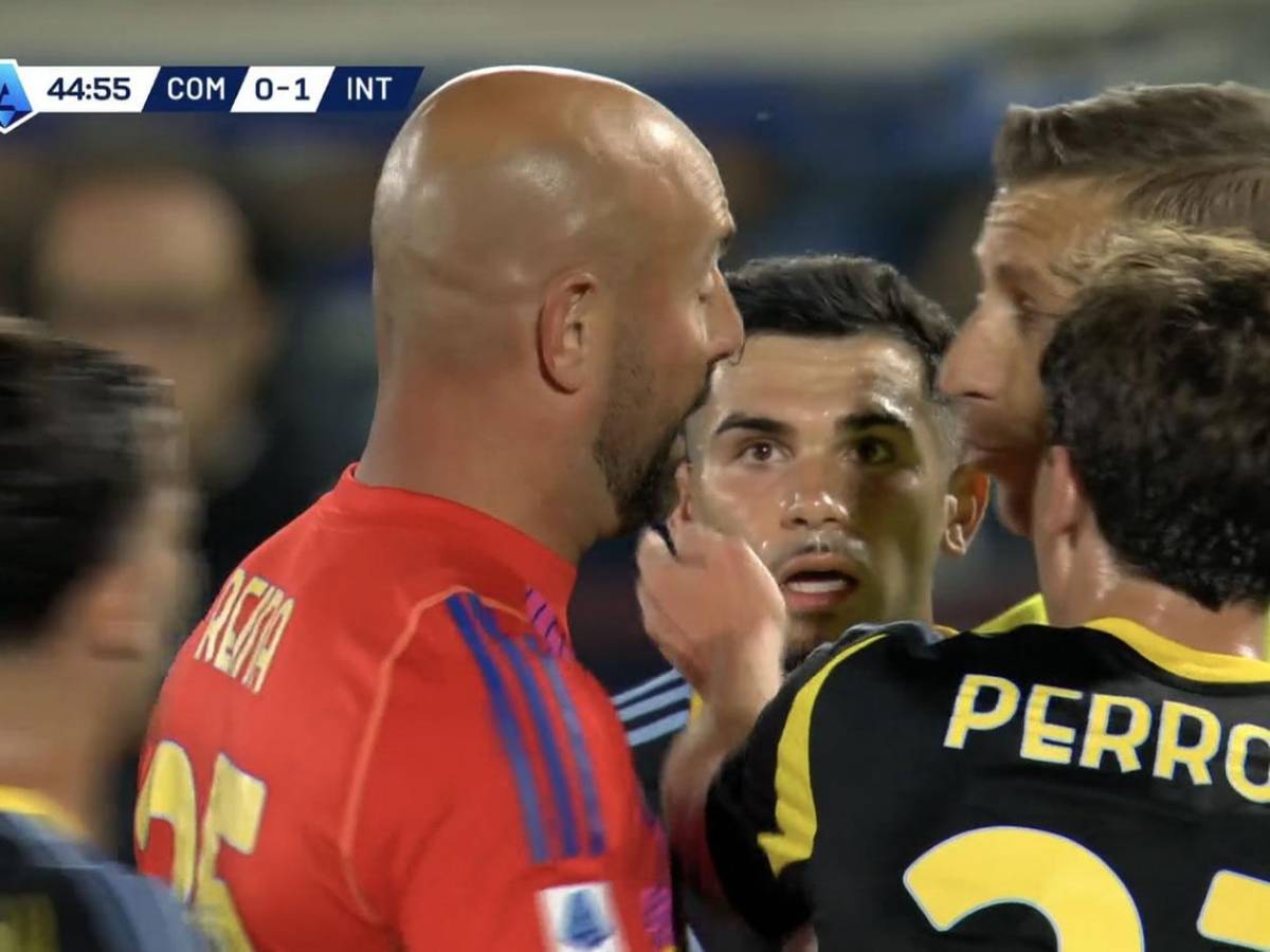 La peor despedida del fútbol: Pepe Reina se va expulsado en su último partido
