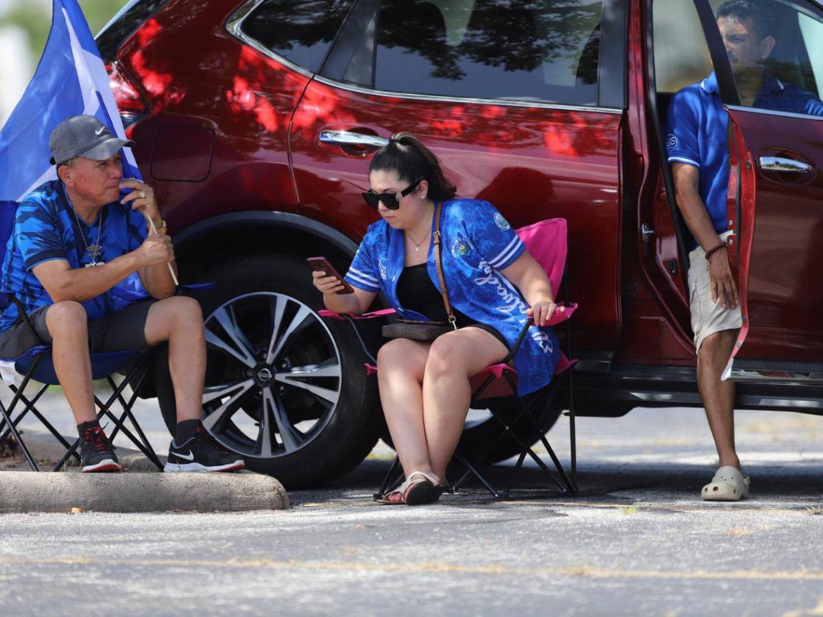 Honduras - El Salvador: Bellas chicas y curiosa petición a Palma