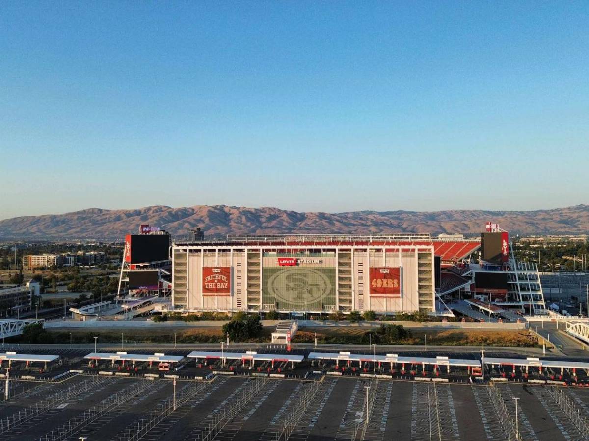 Visita especial en el entrenamiento de Honduras antes del duelo contra México