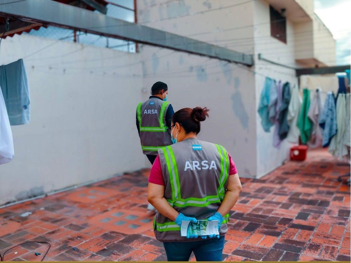 ¿Qué irregularidades detectó Arsa en negocios de alimentos y farmacias?