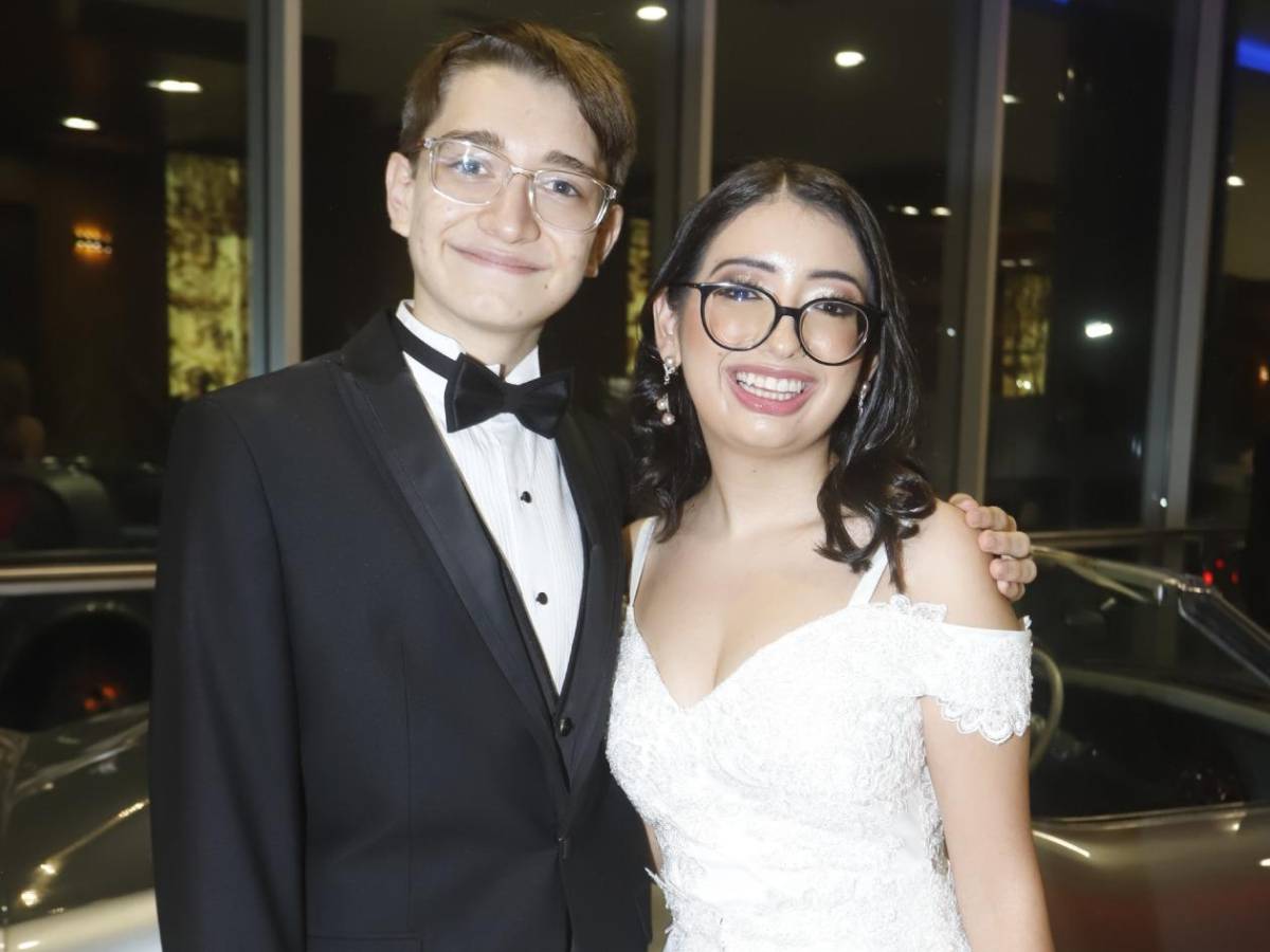 Seniors 2025 de la Santa María del Valle festejan su graduación