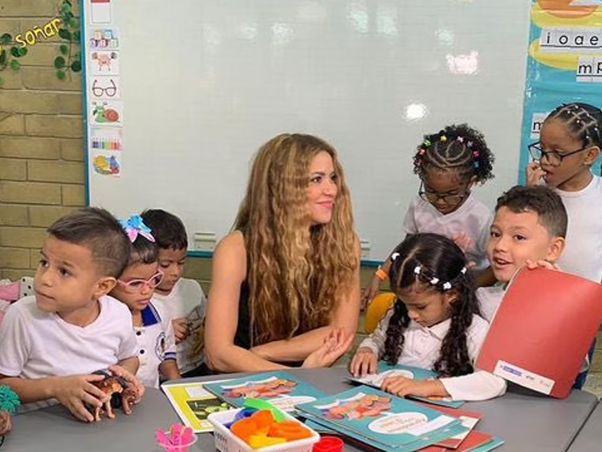 Shakira inaugura escuela en Barranquilla, su ciudad natal