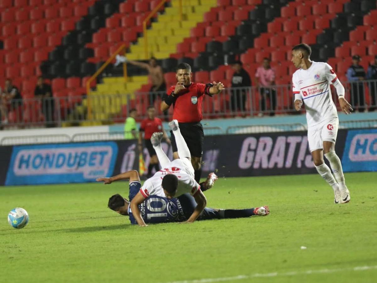 Enfado de Olimpia, dardo de Menjívar a barra de Motagua y festejo de Rodrigo de Olivera