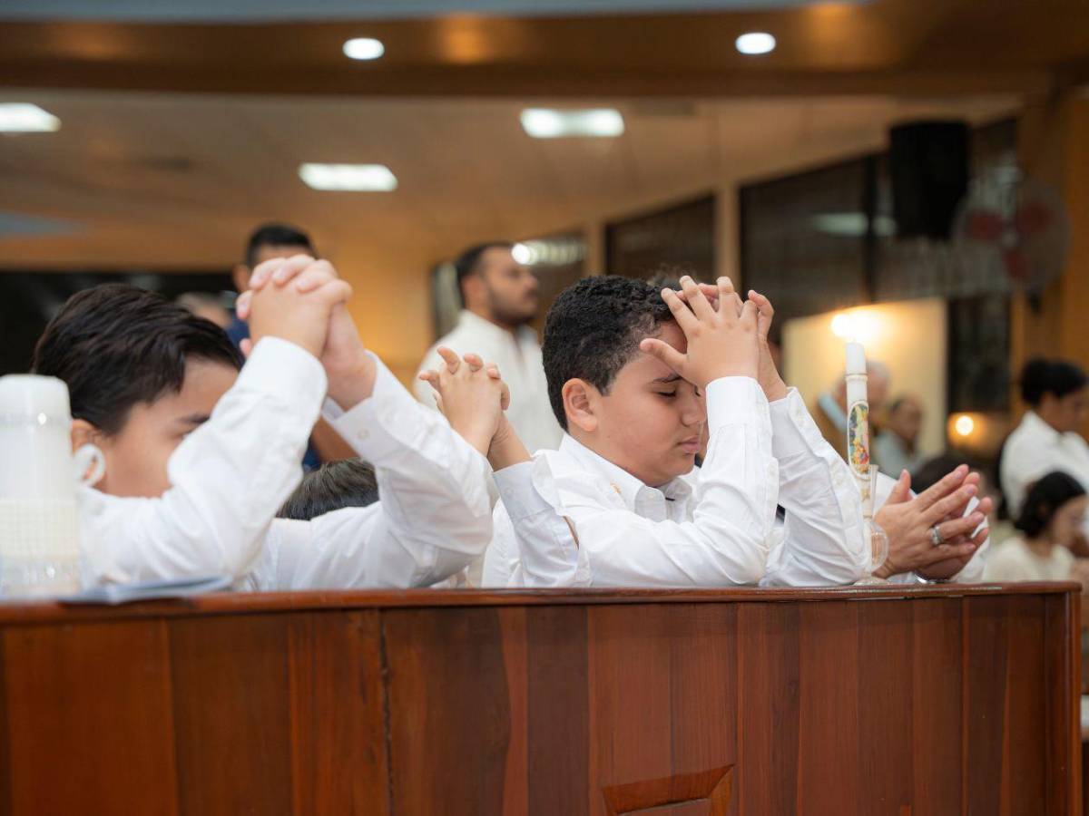 Celebrando la Primera Comunión de Jorge Ozael