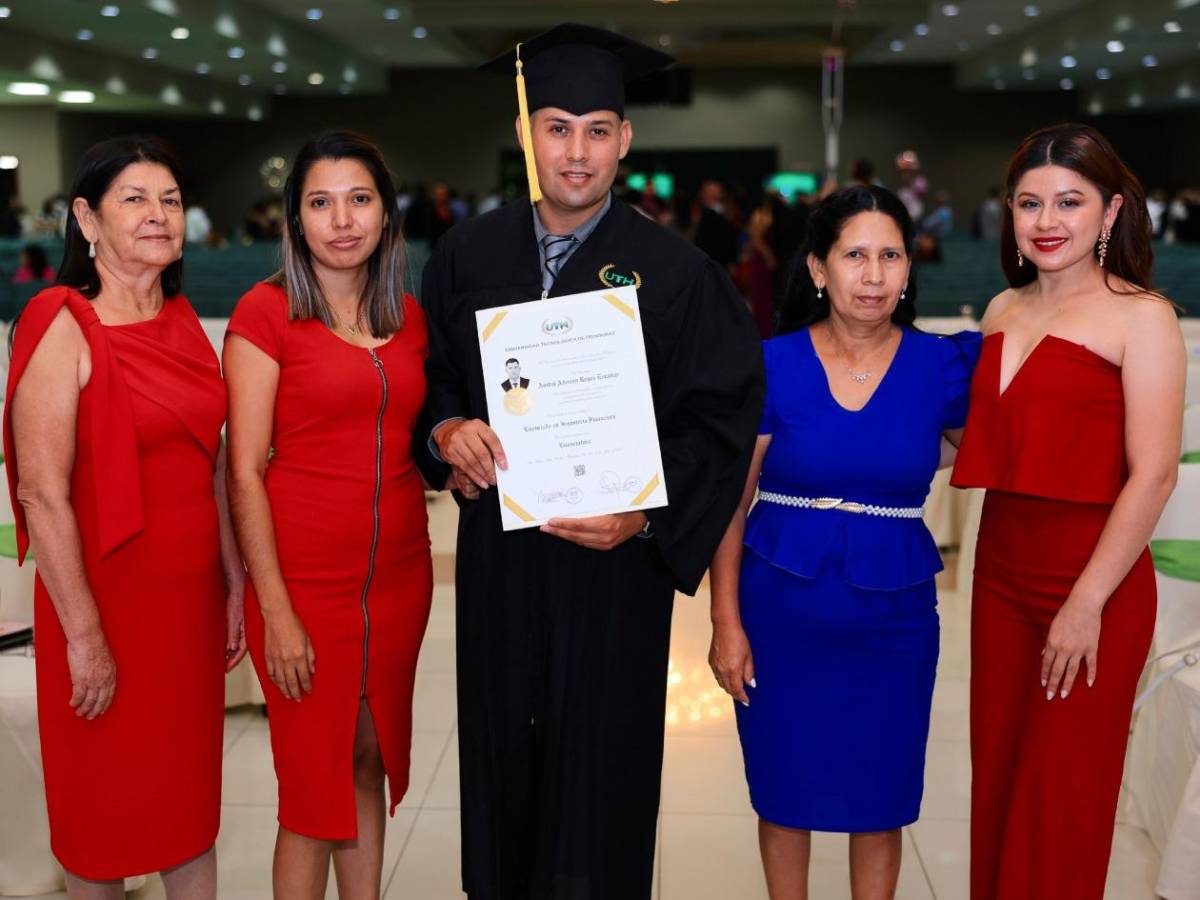 La graduación de la UTH celebra a 262 nuevos profesionales