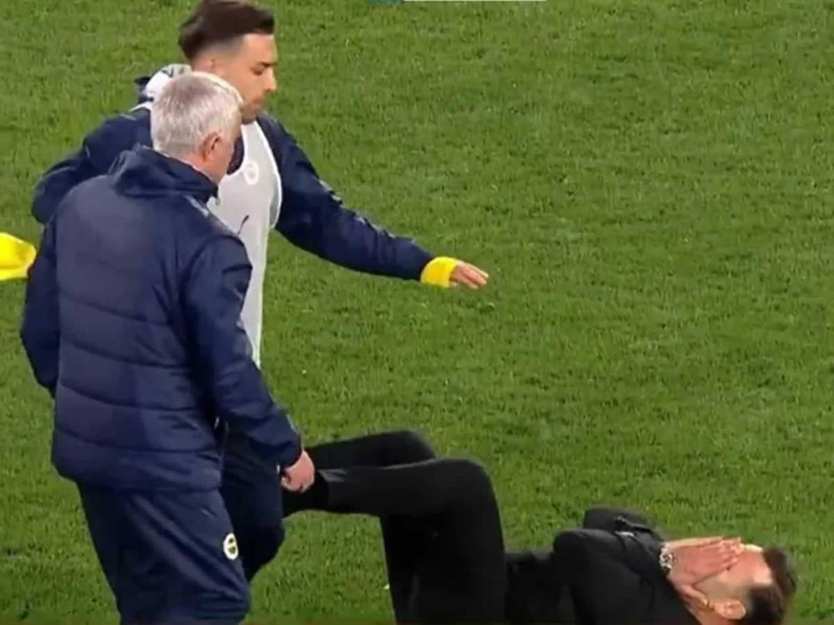 La nueva bajeza de Mourinho: eliminado y agrede al técnico del Galatasaray