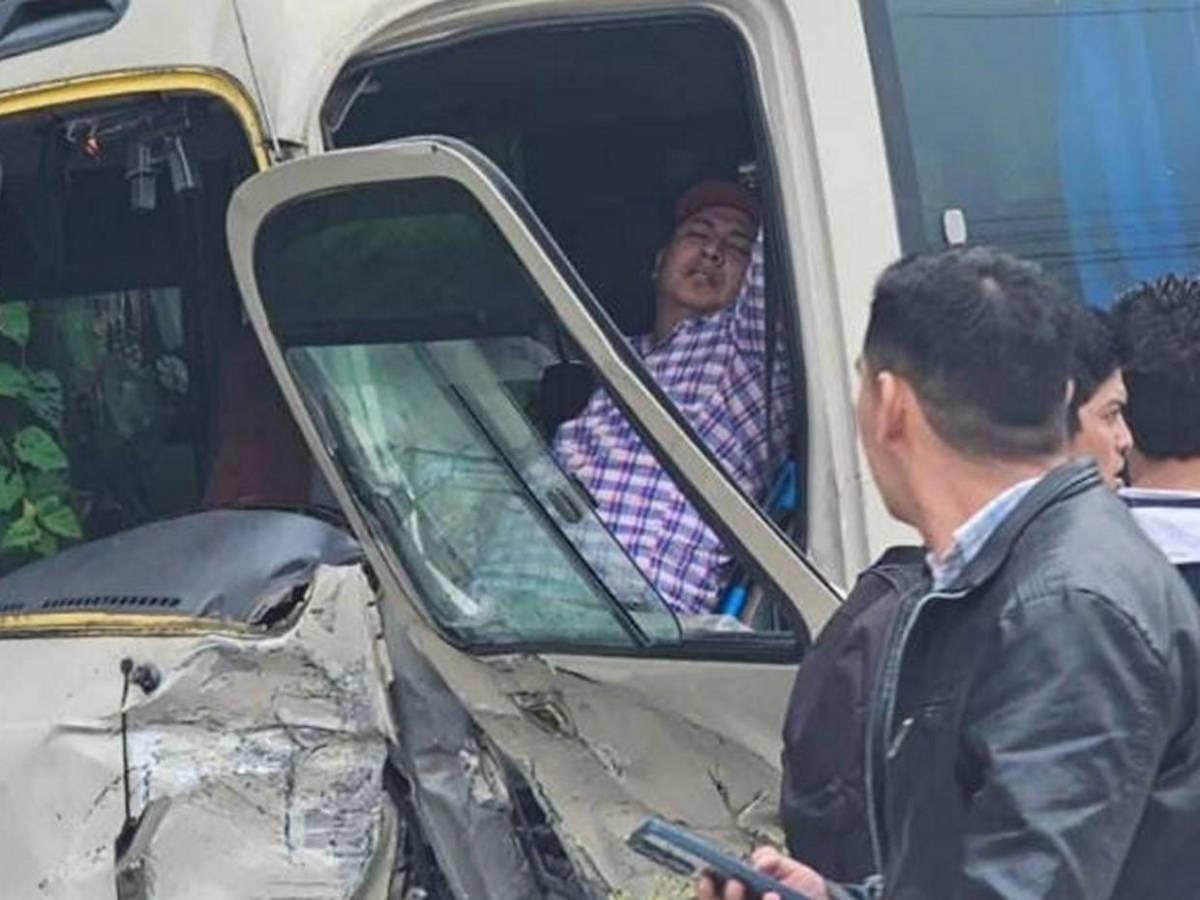 Varios heridos tras aparatoso accidente de bus y pick-up en La Jagua