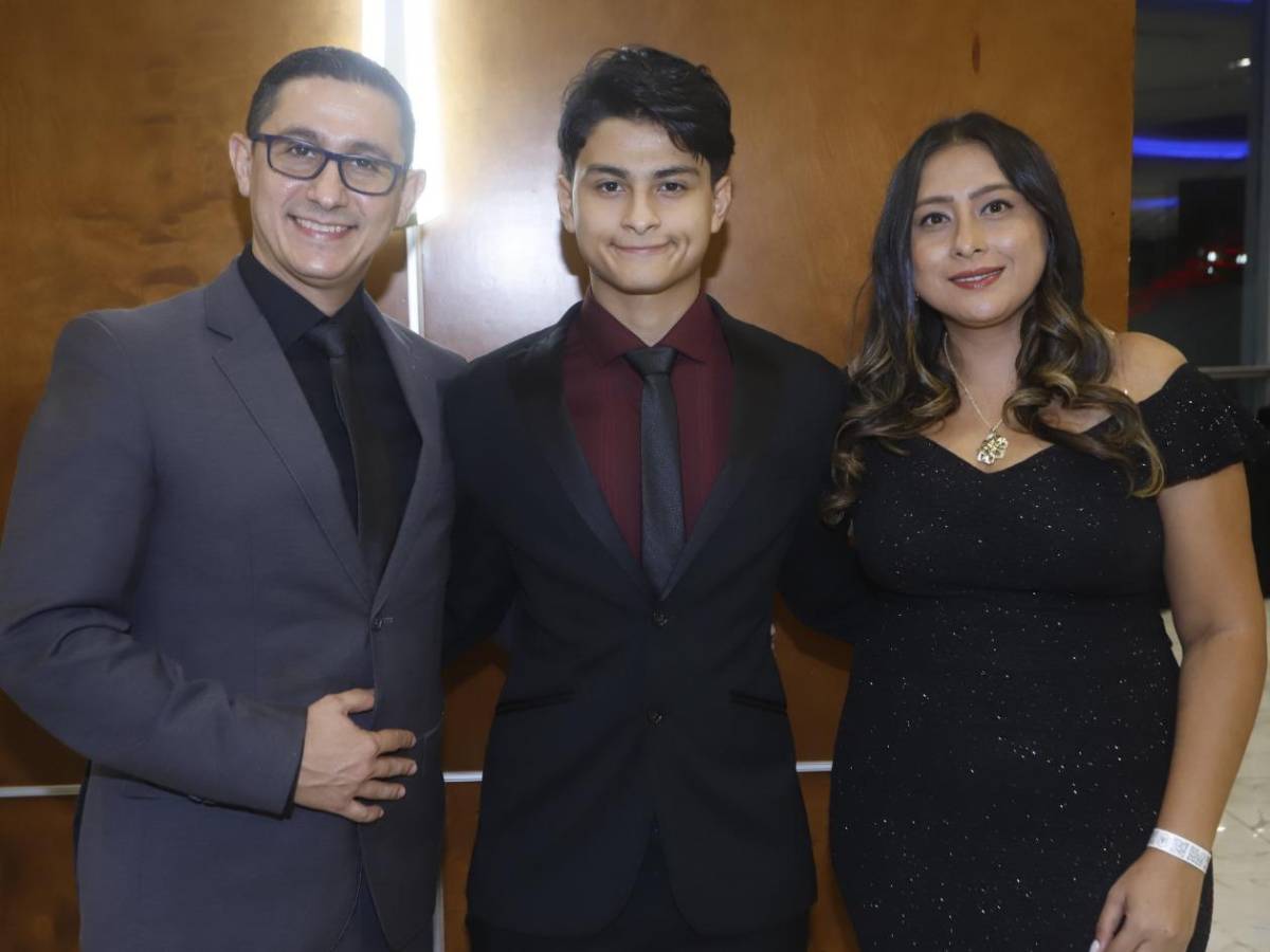 Elegancia y orgullo: Fiesta de graduación 2025 de la Kiddy Kat & Morazzanni