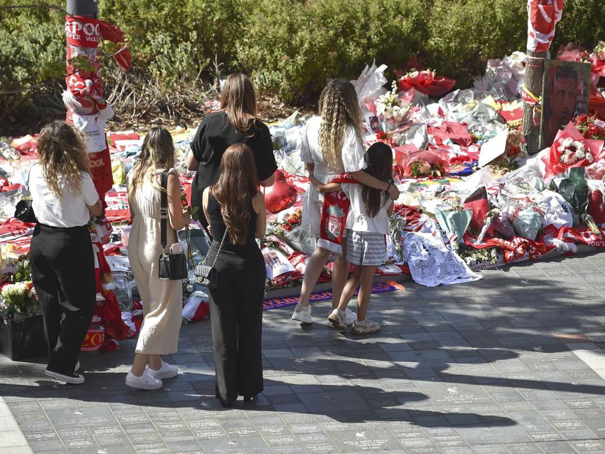 Esposa de Diogo Jota reaparece en emotivo homenaje en Liverpool: las desgarradoras imágenes