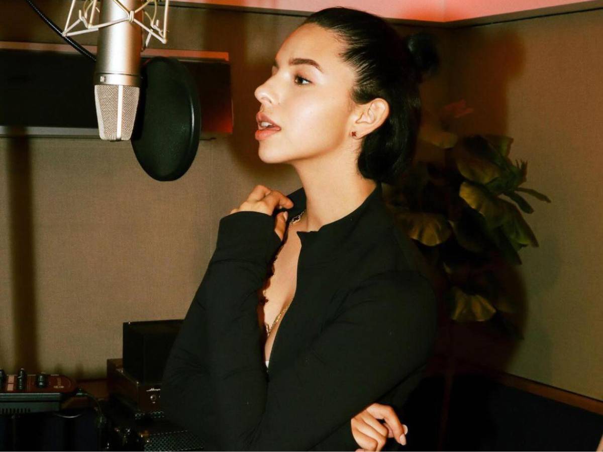 Ángela Aguilar llora en nueva entrevista con Apple Music