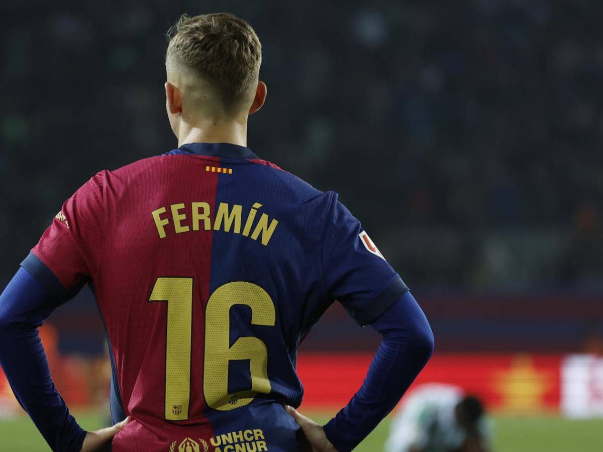 Raphinha pierde el control con el Barca y se lleva a Ter Stegen de encuentro