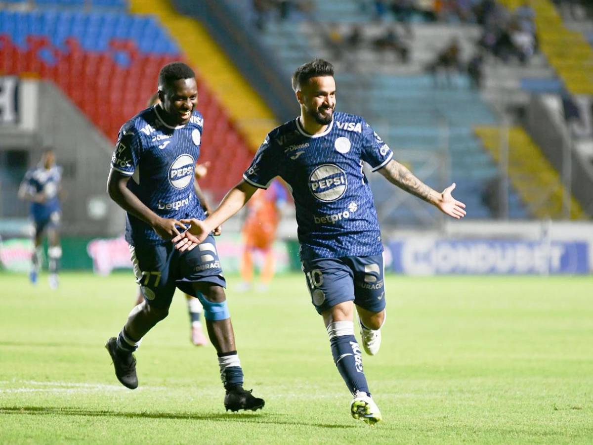 Real España de fiesta, dardo del 'Droopy' a Menjívar y bellas chicas en el Morazán