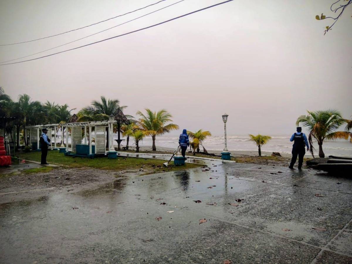 Lluvias intensas golpean el litoral Atlántico y obligan a evacuaciones