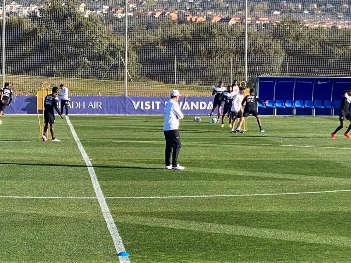 Honduras inicia nueva era: tres “fichajes” sorprenden en primer entrenamiento de Molina