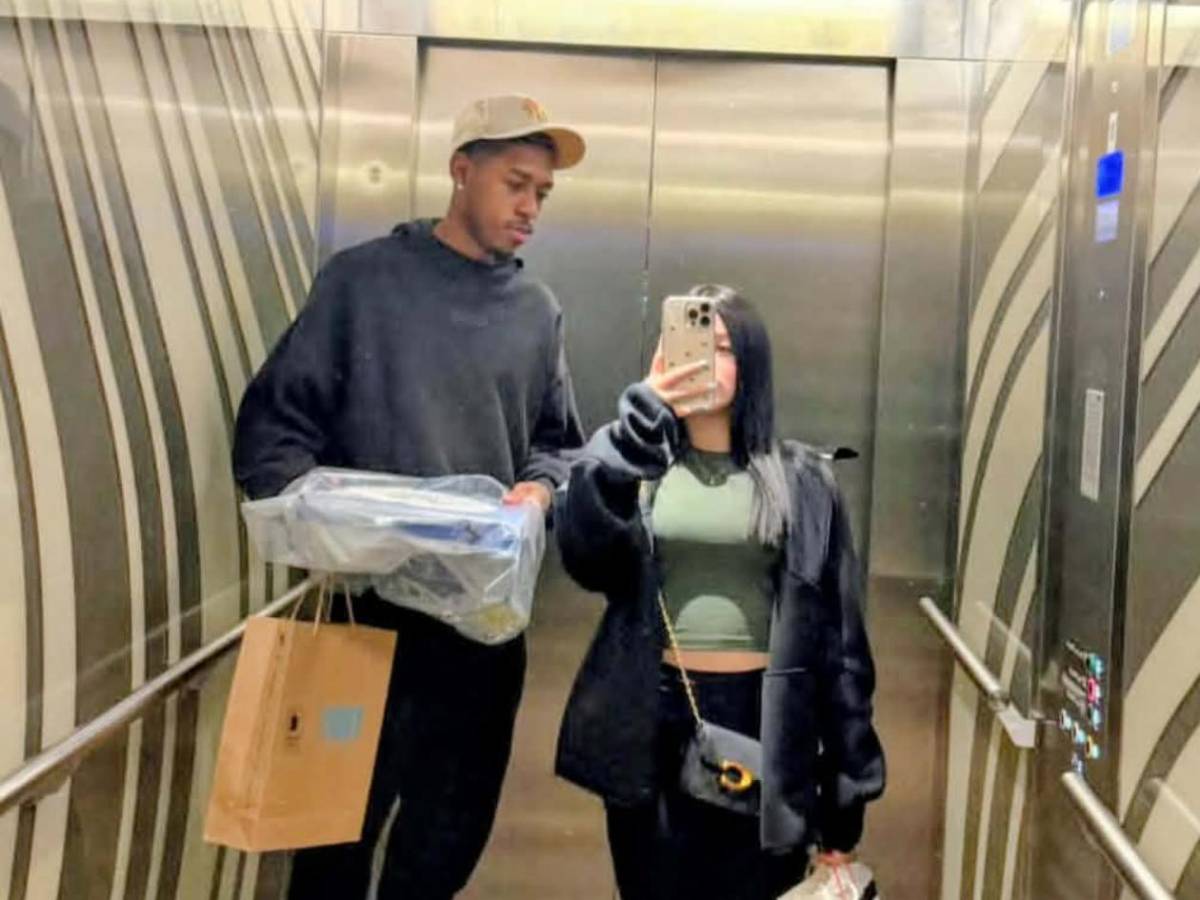 Fotos: Futbolista hondureño sorprendió a joven en Europa con dos gestos