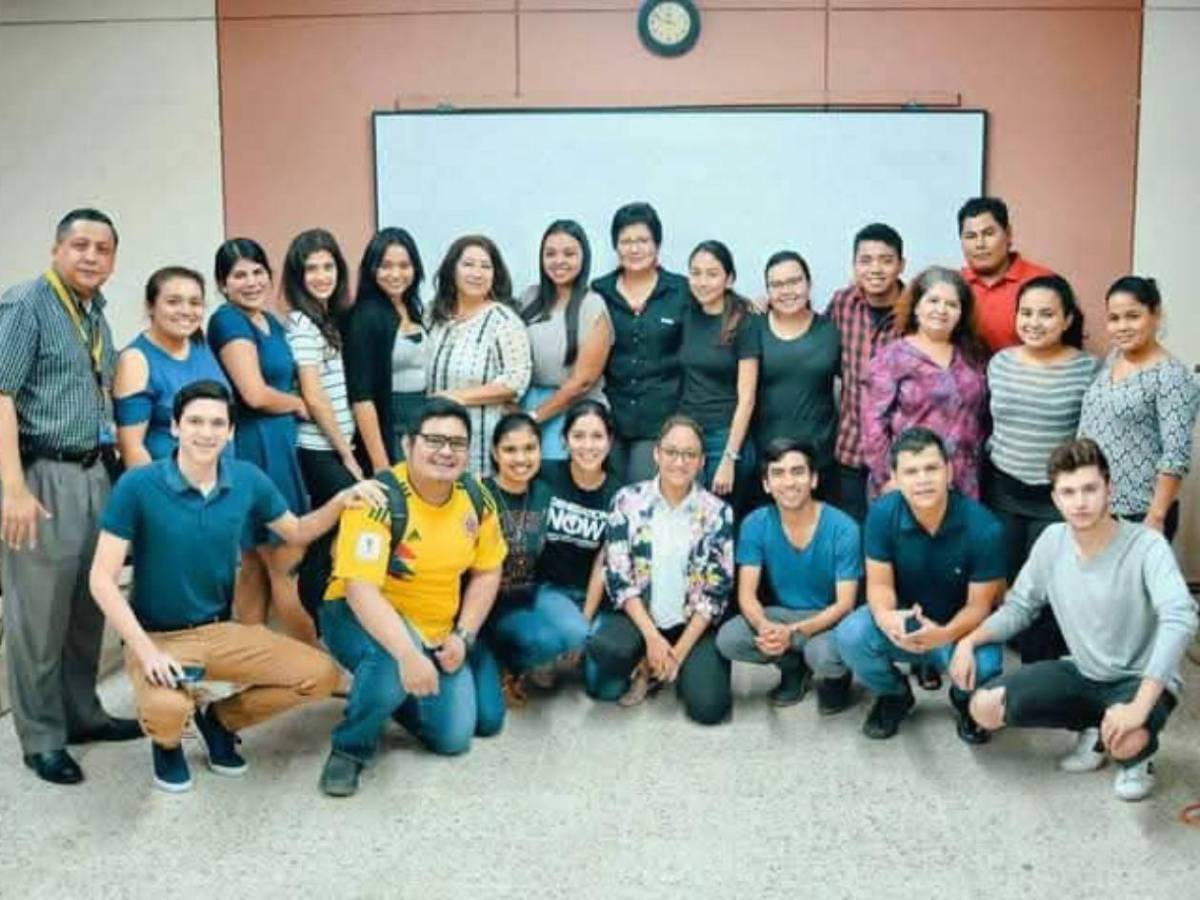 “Fue más que un maestro”: periodistas y estudiantes recuerdan con cariño a René Gavarrete