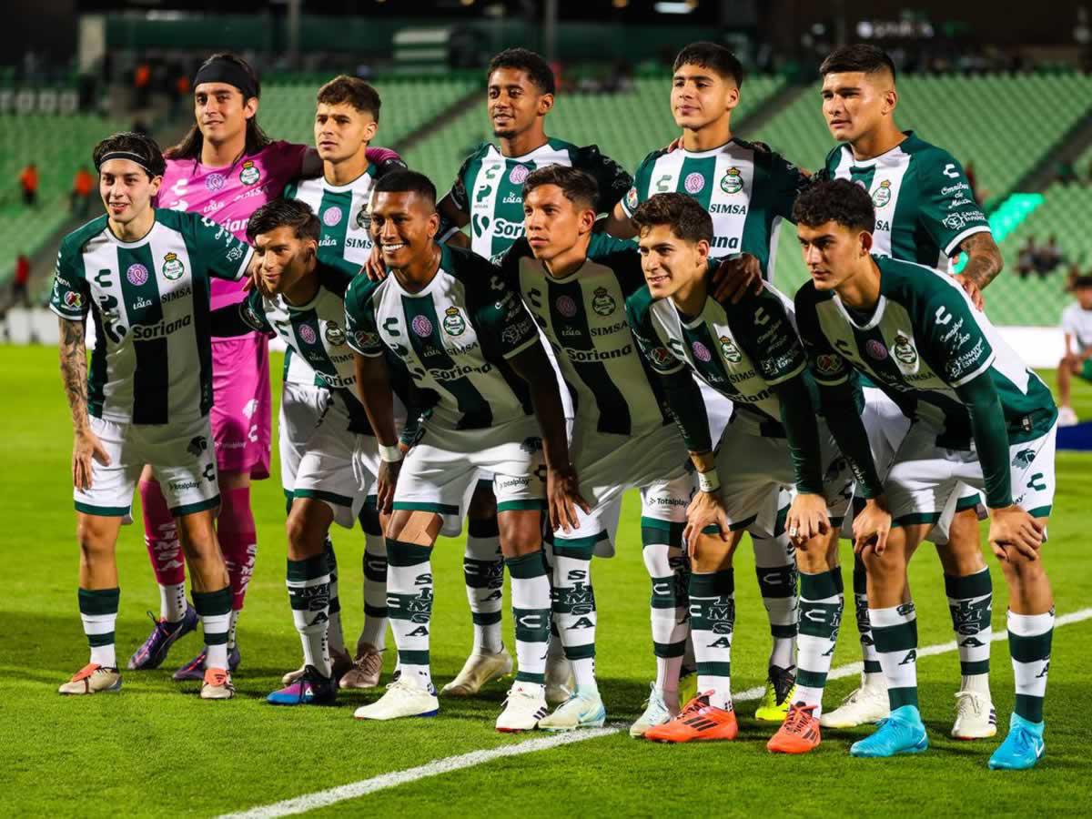Antony ‘Choco‘ Lozano, en el 11 titular del Santos Laguna contra el Mazatlán.