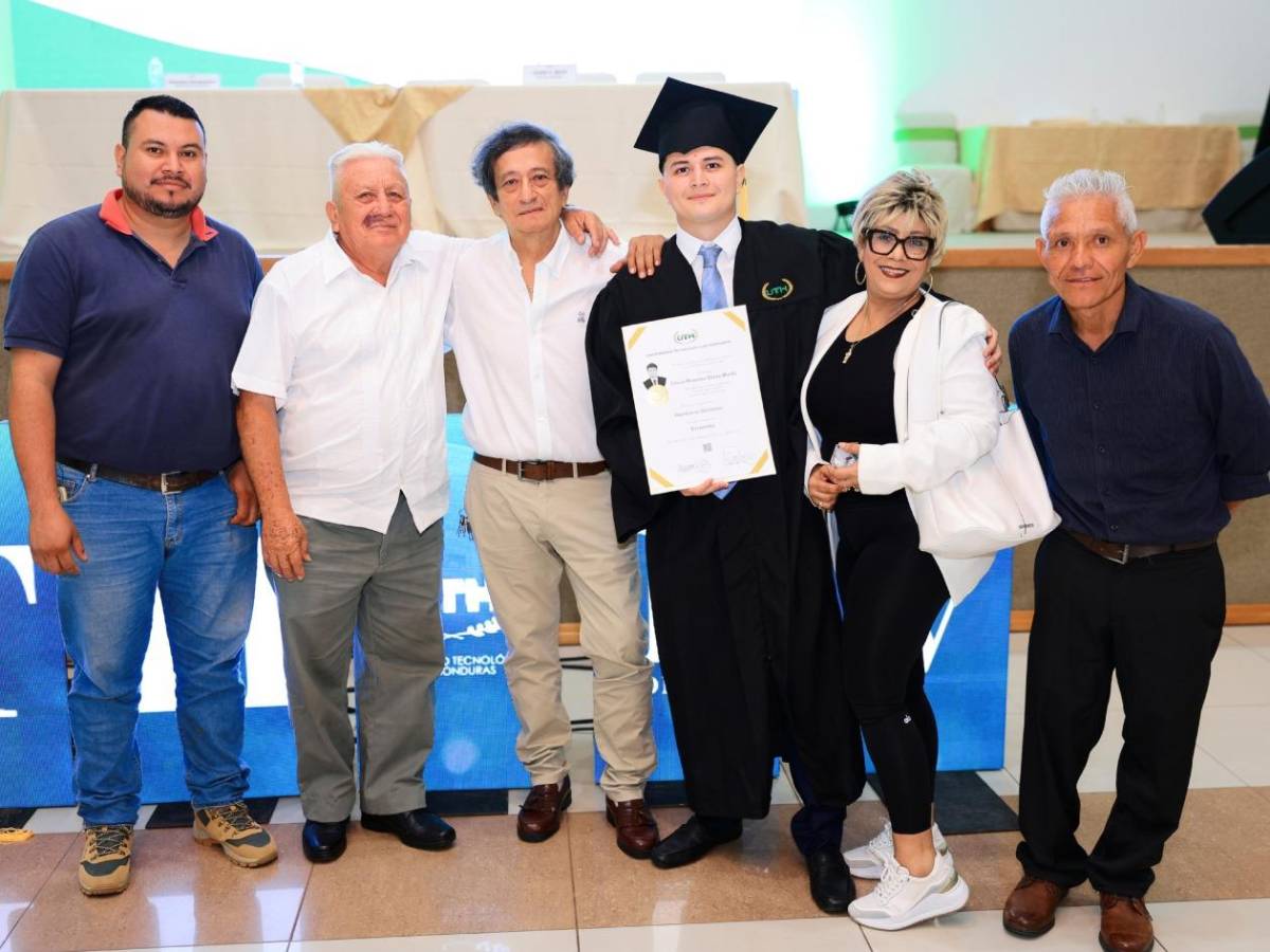 La graduación de la UTH celebra a 262 nuevos profesionales