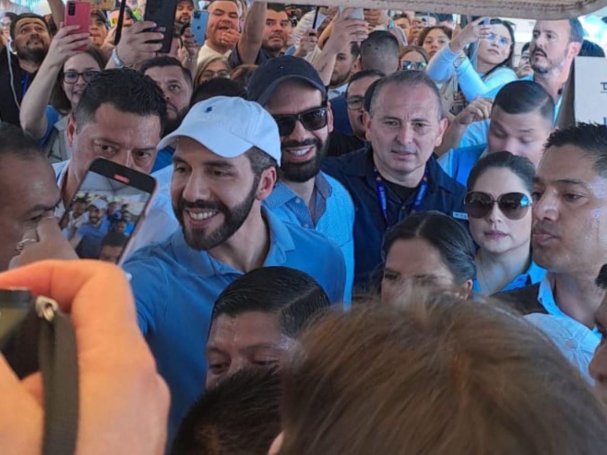 Bukele comparte vídeos de salvadoreños votando en EUA