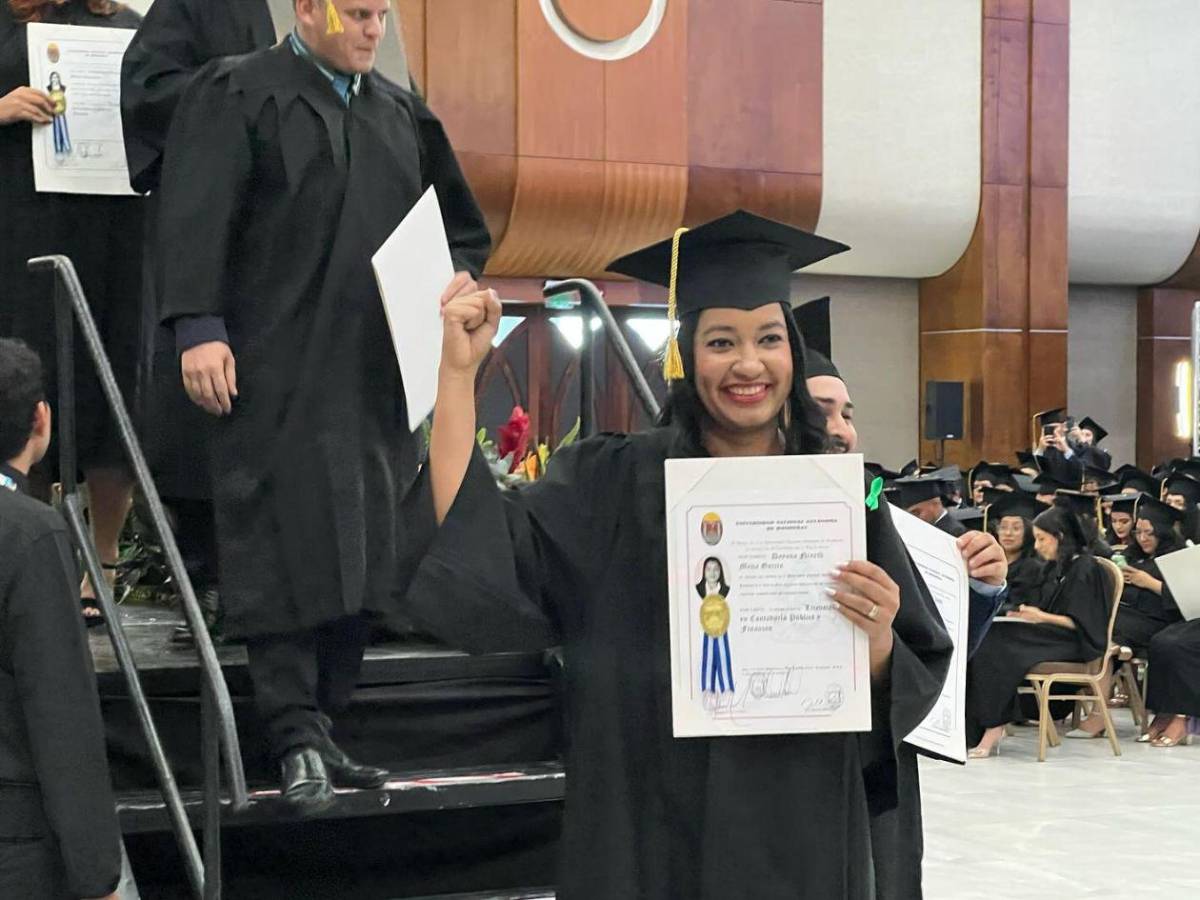 Unah Campus Cortés celebra la graduación de 453 nuevos profesionales