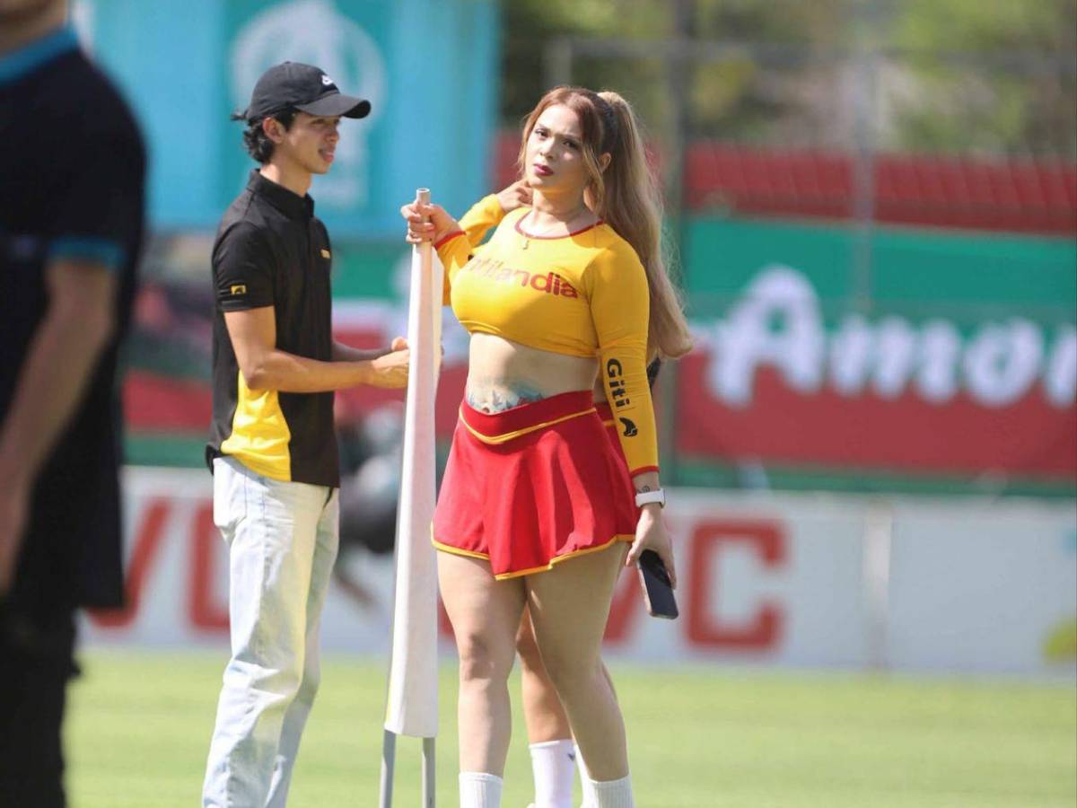 Chicas lindas y ambiente familiar en las gradas del Yankel Rosenthal