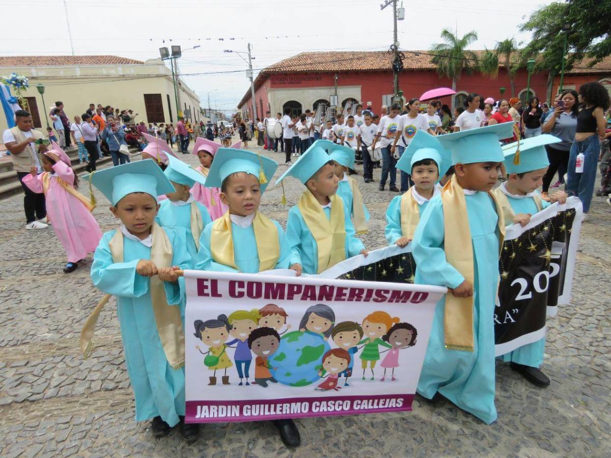 Con fervor, color y alegría, los más pequeños inician la fiesta patria en Comayagua