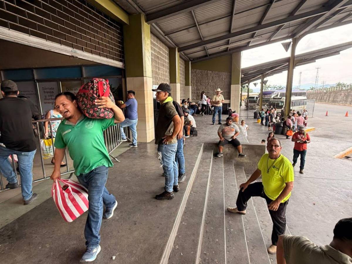 Hondureños retornan a sus hogares tras disfrutar el Feriado Morazánico
