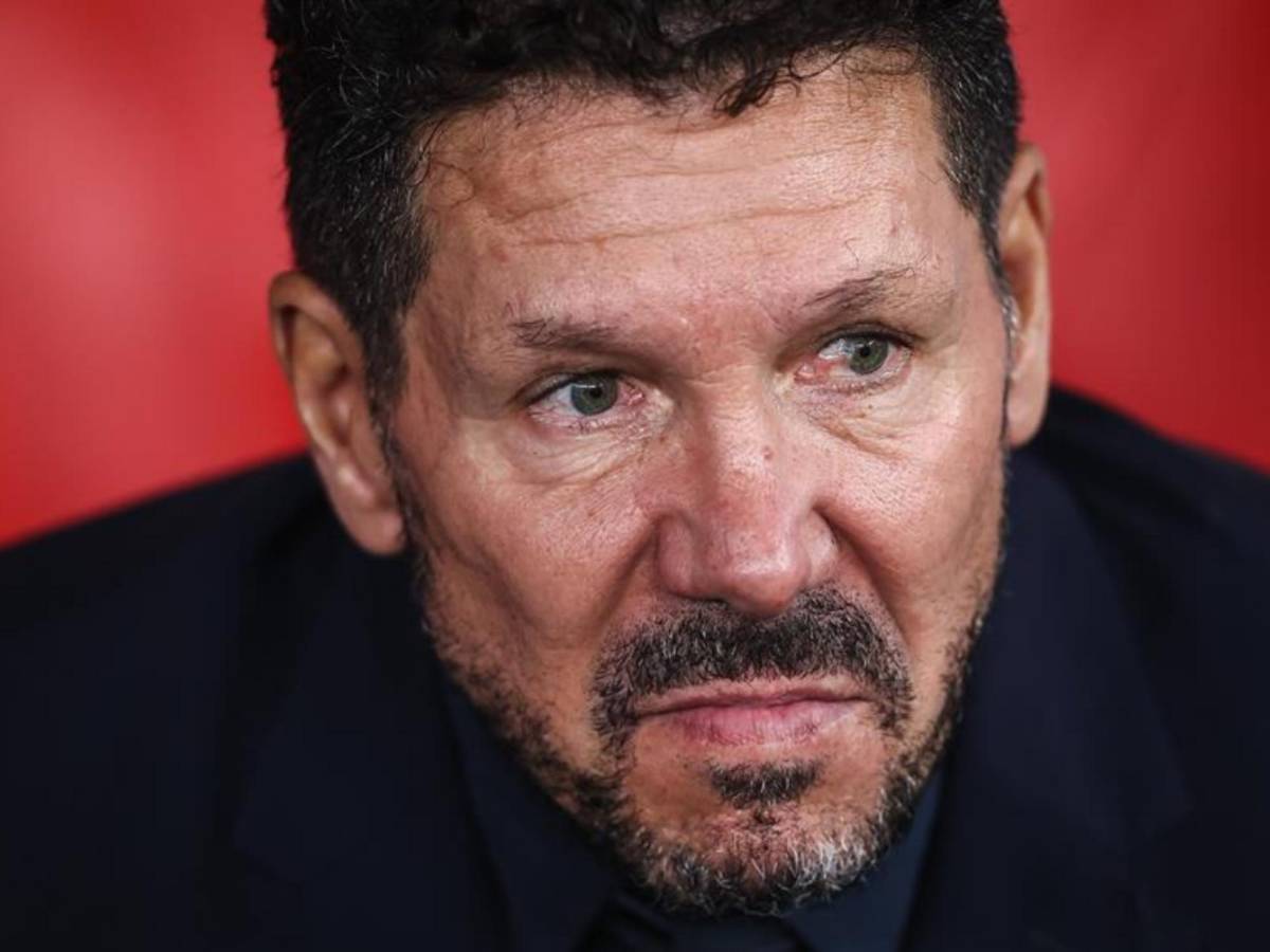 Simeone lució frustrado tras la goleada en Portugal en el Benfica vs Atlético de Madrid.