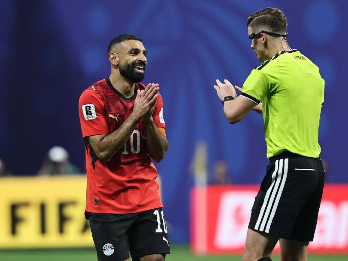 FIFA toma decisión con árbitro del polémico Argentina-Egipto en el Mundial