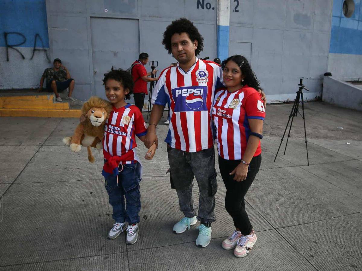 Fotos: gran ambiente, chicas e infiltrados en el Olimpia vs Platense